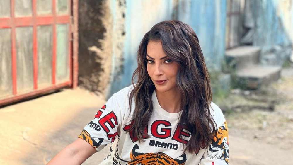 নেটফ্লিক্সে কর্ণ জোহরের শো-তে এসে সীমা জানিয়েছিলেন তিনি আর সোহেলের সঙ্গে এক বাড়িতে থাকেন না। সোহেল নিজের বাড়িতে থাকলেও তিনি একটি ফ্ল্যাটে ছেলেদের নিয়ে থাকেন। এর পরই একাধিক জল্পনা ভেসে ওঠে। তবে বিতর্ক তৈরি হওয়ার পর সীমা জানিয়েছিলেন, তাঁরা এক ঘরে না থাকলেও সোহেল রাতে তাঁর কাছেই আসেন।