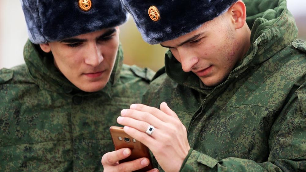 সম্প্রতি প্রকাশ্যে আসা অডিয়ো ক্লিপে পুতিনকে লক্ষ্য করে এক রুশ সেনাকে অশ্লীল ভাষায় ব্যঙ্গোক্তি করতে শোনা যাচ্ছে। যদিও সেই অডিয়োর সত্যতা যাচাই করা সম্ভব হয়নি।