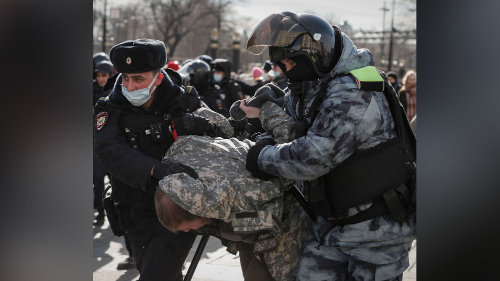 তিনি ‘বিদ্রোহী’ সেনাদের চিহ্নিত করে, তাঁদের বেঁধে ট্রাকে করে দেশে ফেরত পাঠানোর নির্দেশ দিয়েছিলেন। সেনাদের কথপোকথনে তেমনটাই উঠে এসেছে।