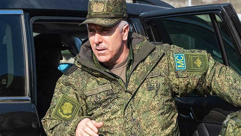 তিনি আসছেন জেনেই সেনারা নিজেদের মধ্যে চর্চা শুরু করেন। ওই অডিয়ো ক্লিপে এক সৈনিক বলছিলেন, ‘‘কেউ আর এগোতে চাইছে না। তাই সেনাদের মধ্যে শৃঙ্খলা আনার জন্য ওঁকে পাঠানো হয়েছে।’’