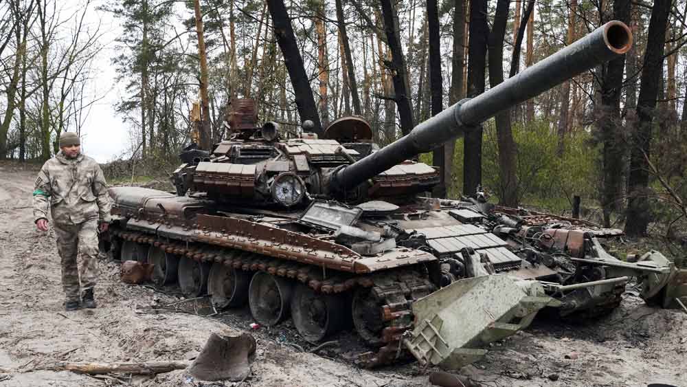 কিভের দাবি অনুযায়ী, ২৪ ফেব্রুয়ারি যুদ্ধ শুরু হওয়ার পর থেকে এখনও পর্যন্ত ২৫ হাজার রুশ সেনা মারা গিয়েছেন। যদিও ক্রেমলিনের দাবি এক হাজার ৩০০ সেনা এখনও পর্যন্ত মারা গিয়েছেন।