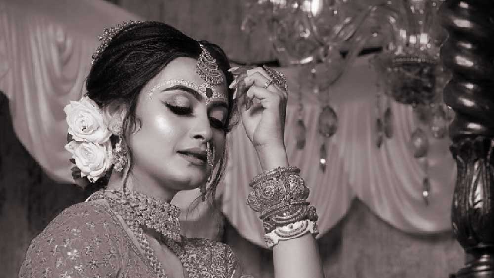 মৃত অভিনেত্রীর বাবা সোমবার থানায় তাঁর অভিযোগে জানিয়েছেন, ওই বান্ধবী প্রায়ই পল্লবীর অনুপস্থিতিতে হাজির হতেন তাঁর গরফার বাড়িতে। আর পল্লবীর থেকে টাকা নিয়ে বাড়ি-গাড়ি কেনা সাগ্নিক অভিনেত্রীর অনুপস্থিতির সুযোগ নিয়ে উপভোগ করতেন অন্য বান্ধবীর সঙ্গ। 