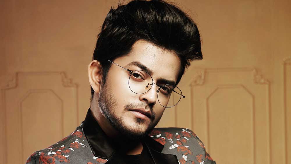 পল্লবীর সহ-অভিনেতা সায়ক চক্রবর্তী প্রশ্ন তুলেছেন, ‘‘পল্লবীর জন্মদিনে বড় করে পার্টির আয়োজন করা থেকে শুরু করে দামি দামি উপহার দেওয়া, এ সবই সাগ্নিক করত। কিন্তু আমরা কেউ কোনও দিন জানতে পারিনি সাগ্নিকের পেশা সম্পর্কে।’’