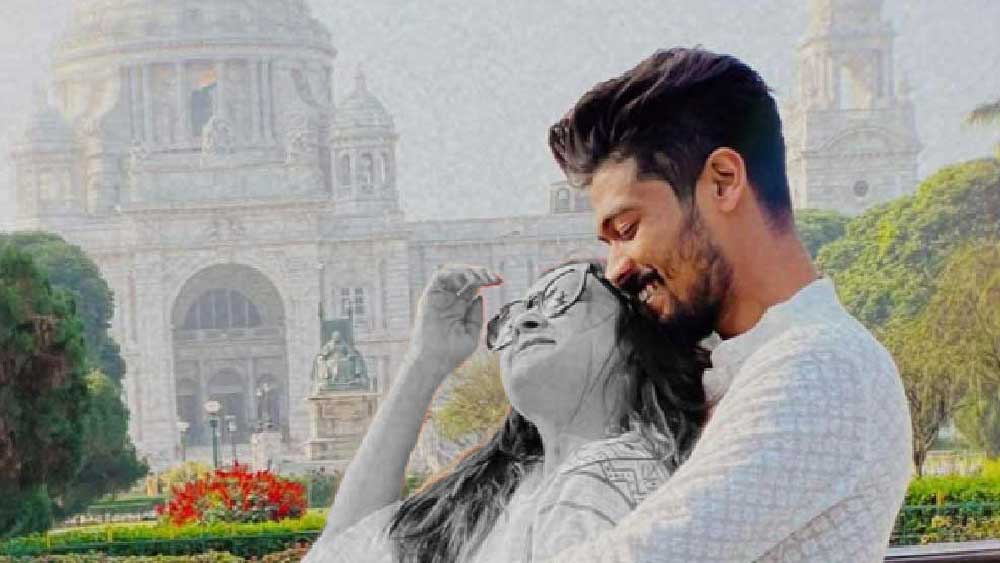 সাগ্নিক একটি টেলিকম সংস্থায় চাকরি করেন। অভিনয়ের জগতের বাইরের লোক তিনি।