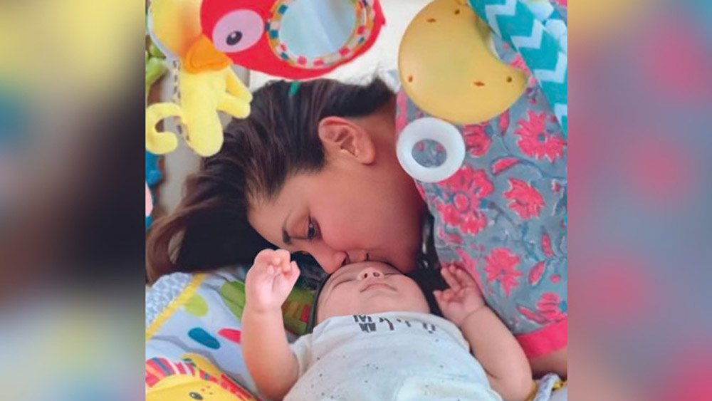 বছর খানেক আগে বলিউডের বিখ্যাত জুটি সইফ আলি খান ও করিনা কপূর খানের দ্বিতীয় পুত্র জে’র জন্ম।