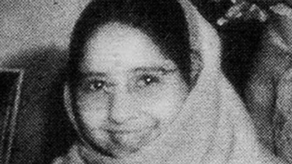 কে এই শান্তা দেবী? দেশের রাজধানী দিল্লিতে ১৯২৬ সালের ১১ ডিসেম্বর তাঁর জন্ম। সাধারণ শিশুরা চার বছর বয়সে কথা বলতে অনেক সড়গড় হয়ে যায়। কিন্তু শান্তি দেবী শৈশবে অনেকদিন কথা বলেননি। চার বছর বয়সে কথা বলতে শুরু করেন।