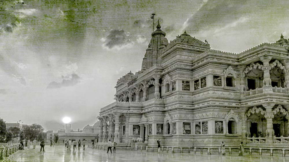 ১৫ ডিসেম্বর ১৯৩৫ সালে কমিশনের লোকজন শান্তি দেবীর সঙ্গে মথুরা যান। সেখানে শান্তি দেবীকে দেখতে ভিড় করে থাকা লোকজনের মধ্যে অনেক আত্মীয়কে তিনি চিনতে পারেন। তার মধ্যে লুগ্দী দেবীর এক দাদুও ছিলেন।