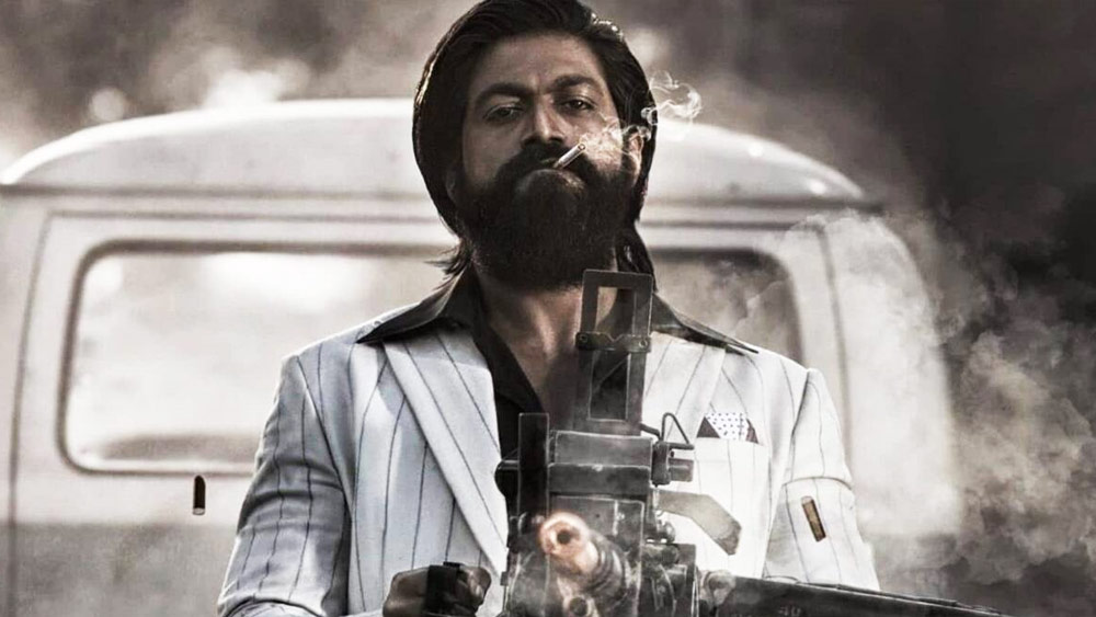 ‘কেজিএফ ২’ যখন হাজার কোটির ক্লাবে প্রবেশের অপেক্ষা করছে, ঠিক তখনই যশ ভাবছেন ‘কেজিএফ: চ্যাপ্টার ৩’ নিয়ে।