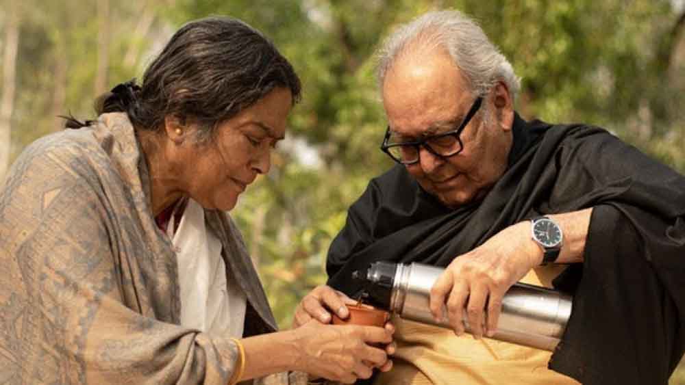 বেলাশুরুর শ্যুটিং-এ সৌমিত্র চট্টোপাধ্যায় ও স্বাতীলেখা সেনগুপ্ত।