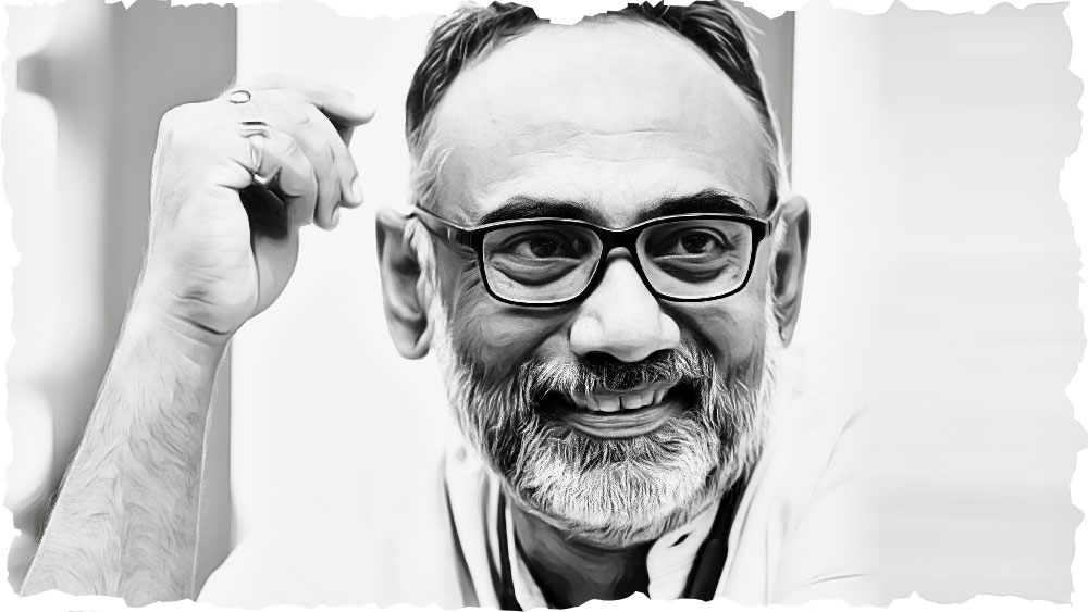 মেকআপ শিল্পী অনিরুদ্ধ চাকলাদার খেয়াল করেছেন, সার্বিক ভাবেই দিন দিন ছবিতে অভিনেতার চেহারা চরিত্রের সঙ্গে বিশ্বাসযোগ্য স্বাভাবিক রূপ আরও ভাল ভাবে ফুটিয়ে তোলার চেষ্টা দেখা গিয়েছে বিভিন্ন ছবিতে। 