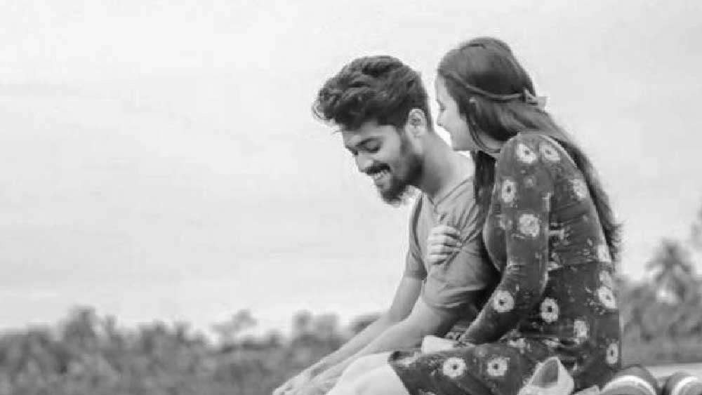 সৌমির বাবা অজয় মণ্ডলের বক্তব্য, ২০১৪ সালের ১৮ মার্চ তাঁর মেয়ে সৌমির ঝুলন্ত দেহ উদ্ধার হয় ঘর থেকে। সেই সময় বাড়িতে কেউ ছিলেন না। অজয়ের দাবি, সৌমির সঙ্গে সাগ্নিকের প্রেমের সম্পর্ক ছিল।