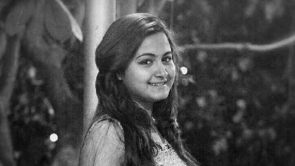 সাগ্নিকের ‘স্ত্রী’ সুকন্যাও জানিয়েছেন, পল্লবী আদতে তাঁরই বন্ধু ছিলেন। এমনকি, সাগ্নিকের সঙ্গে যখন তাঁর বিয়ের ঠিক হয়, তখন রেজিস্ট্রি বিয়েতে সাক্ষী হওয়ার কথা ছিল পল্লবীরই। বিয়ের নোটিসে তাঁর নামও ছিল। তাঁর দাবি কিন্তু শেষ পর্যন্ত সেই বিয়ে হয়নি পল্লবীর জন্যই।