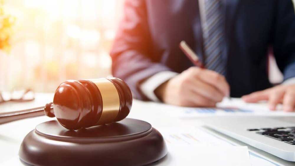 এর আগে ১০ বছর তিনি আইনজীবী হিসেবে কাজ করেছিলেন। সেই সময়ও বিভিন্ন গুরুত্বপূর্ণ মামলা লড়েছিলেন অভিজিৎ। তার মধ্যে উল্লেখযোগ্য ন্যাশনাল ইন্সিওরেন্সের মামলা। 