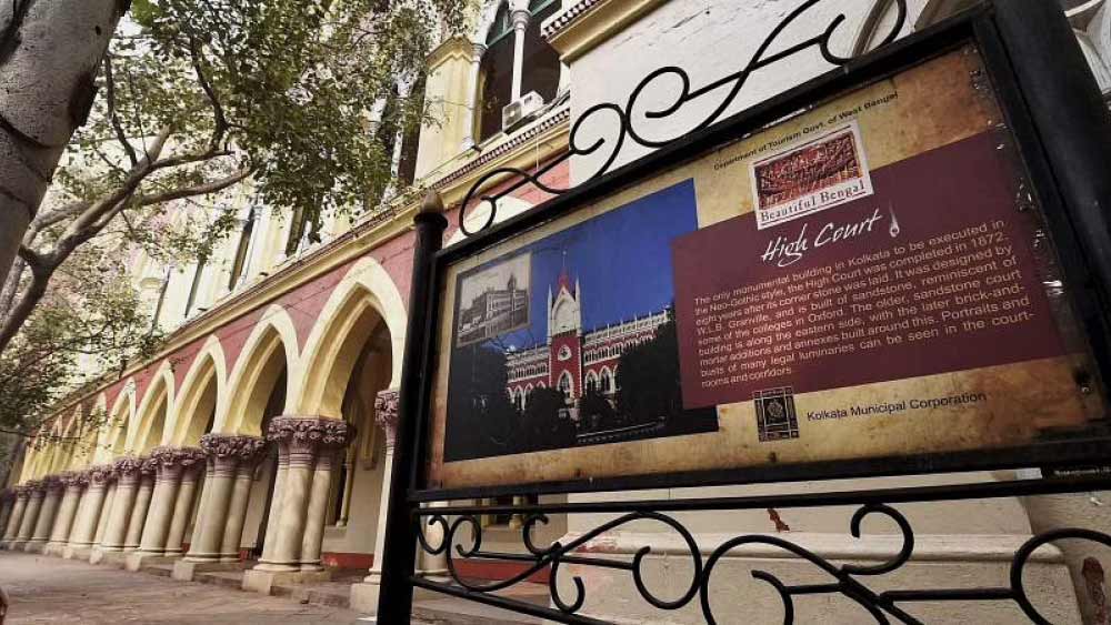 ক্যানসার আক্রান্ত অধস্তন শিক্ষিকার ১২ দিনের বেতন কেটে নেওয়ায় প্রধান শিক্ষকের পদ কেড়ে নিয়েছিল হাই কোর্ট। সেই মামলাতেও বিচারপতির চেয়ারে ছিলেন অভিজিৎ গঙ্গোপাধ্যায়ই। একই সঙ্গে বকেয়া ইনক্রিমেন্টও দ্রুততার সঙ্গে মিটিয়ে দিতে বলেন তিনি। 