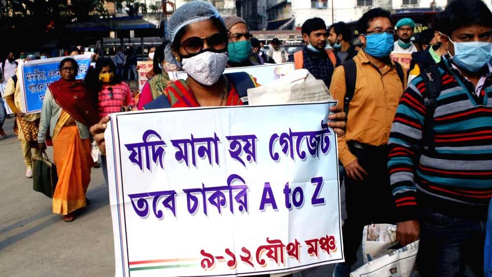 সোমা বিচারপতির প্রস্তাব মেনে বিকল্প চাকরি নিতে রাজি হননি। কিন্তু এজলাসে দাঁড়িয়েই বলে এসেছিলেন, ‘‘স্যর, আপনি আমাদের মতো আন্দোলনকারীদের কাছে আশার আলোর মতো। এটা শুধু আমাদের লড়াই নয়, আপনিও আছেন আমাদের সঙ্গে। এটা ভেবেই আমাদের ভাল লাগে।’’