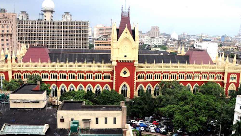 বিচারপতি গঙ্গোপাধ্যায়ের বিরুদ্ধে হাই কোর্টের প্রধান বিচারপতি প্রকাশ শ্রীবাস্তবকে চিঠি দিয়েছিলেন তৃণমূল বিধায়ক তথা রাজ্য বার কাউন্সিলের চেয়ারম্যান অশোককুমার দেব। অশোকের বক্তব্য ছিল, হাই কোর্টের মধ্যে বিষয়টিকে সীমাবদ্ধ না রেখে স্কুল নিয়োগ মামলায় বিচারপতি গঙ্গোপাধ্যায় তাঁর প্রশাসনিক নির্দেশে সরাসরি সুপ্রিম কোর্টের হস্তক্ষেপ চেয়েছেন। সিদ্ধান্ত নেওয়া হয়েছে হাই কোর্টের প্রধান বিচারপতিকে উপেক্ষা করে।