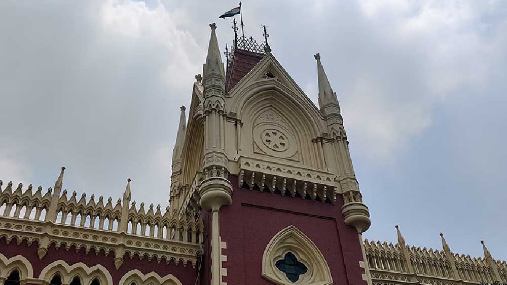 একটি মামলায় স্কুলের প্রধান শিক্ষকের বিরুদ্ধে এক শিক্ষকের বেতন আটকে দেওয়ার অভিযোগের প্রেক্ষিতে বিচারপতি গঙ্গোপাধ্যায় নির্দেশ দেন, ওই প্রধান শিক্ষককে ১০ জুন পর্যন্ত স্কুলে ঢোকাই বারণ। স্কুলের প্রধান দরজায় দু’জন অস্ত্রধারী পুলিশকে মোতায়েন রাখার নির্দেশ দেন। 