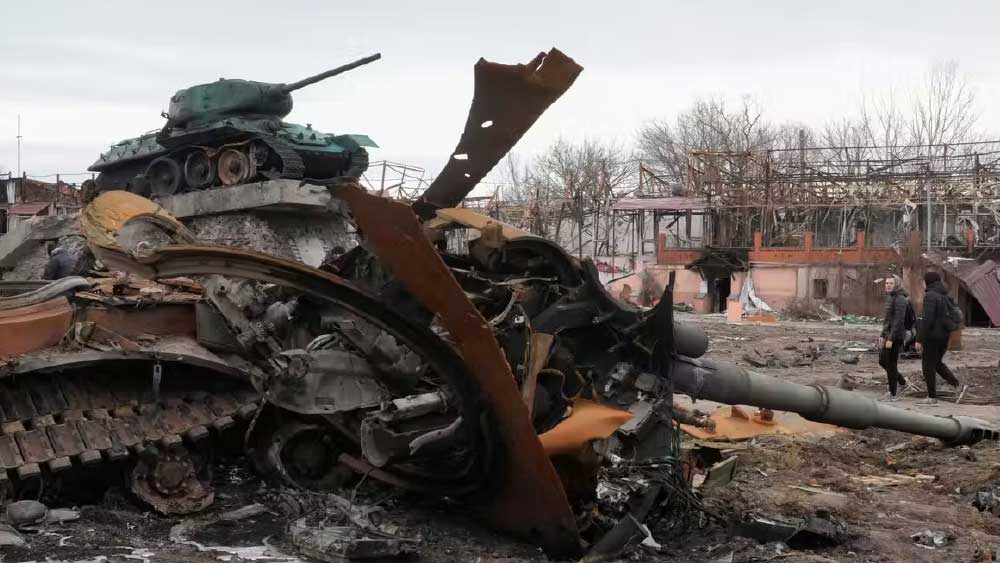 নতুন প্রজন্মের অস্ত্র এমন সময় রাশিয়ার হাতে এসেছে, যখন পুতিনের সেনা ইউক্রেনে বিপর্যস্ত হয়ে পড়েছে। বিশেষজ্ঞদের অনুমান, ২৪ ফেব্রুয়ারি আক্রমণের পর থেকে রাশিয়া তার এক তৃতীয়াংশ সৈন্য হারিয়েছে।