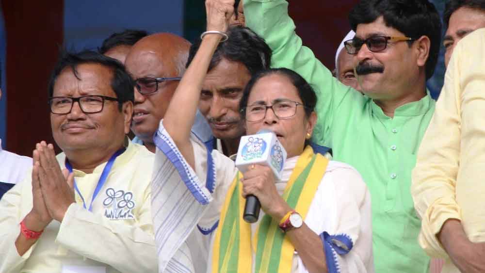 এর কয়েক মাস পরে তৃণমূল পরেশকে কোচবিহার লোকসভার আসনের টিকিট দেয়। লোকসভায় পরেশ জিততে পারেননি। গত বছর বিধানসভায় জিতে শিক্ষা প্রতিমন্ত্রী হন। মন্ত্রী হওয়ার পরে অবশ্য মেয়ের স্কুলে পা রাখেননি পরেশ। 