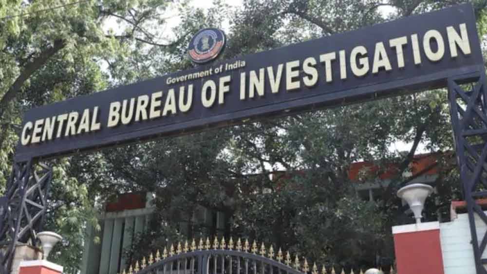 তবে এই মামলা আদালতের নির্দেশে সিবিআইয়ের হাতে পৌঁছয় এই বছরের ১৭ মে। অঙ্কিতা কী ভাবে চাকরি পেলেন, তা এর পরই খতিয়ে দেখা শুরু করে সিবিআই। পরেশকে সেই রাতেই সিবিআইয়ের সামনে হাজিরার নির্দেশও দেওয়া হয়।