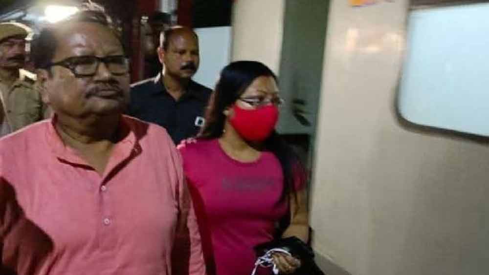 হাজিরার নির্দেশে জলপাইগুড়ি রোড স্টেশন থেকে পদাতিক এক্সপ্রেসে ওঠেন পরেশ এবং অঙ্কিতা। কিন্তু ১৮ মে বর্ধমান স্টেশনে পরেশ-অঙ্কিতাকে শেষ দেখা যায়। এর পরই কন্যাকে নিয়ে এক প্রকার ‘ভ্যানিশ’ হন পরেশ।