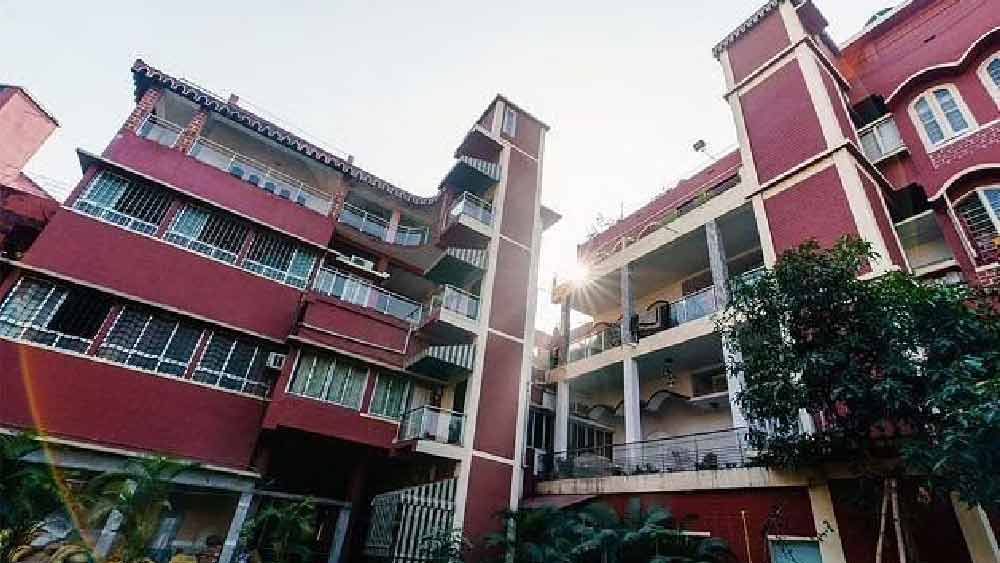 তবে পুরনো বাড়িটি ছেড়ে আসতে খারাপই লাগছে সৌরভের। তিনি বলেন, “৪৮ বছর যে বাড়িতে কেটেছে সেটা ছেড়ে আসা বেশ কঠিন।”