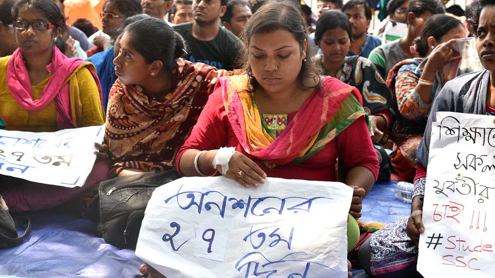 শুক্রবার এসএসসি-র নিয়োগ দুর্নীতির একটি মামলার নিষ্পত্তি হলেও এই মামলার সূত্রপাত হয়েছিল ২০১৯ সালে। আর দুর্নীতির শুরু তারও আগে। ২০১৭ সালে।