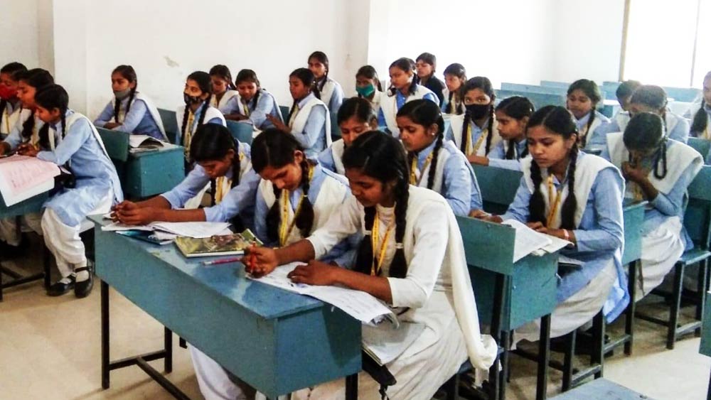 ২০১৬ সালে এসএসসি-র তরফে গ্রুপ সি, গ্রুপ ডি এবং নবম-দশম শ্রেণিতে শিক্ষক নিয়োগের বিজ্ঞপ্তি জারি করা হয়। 