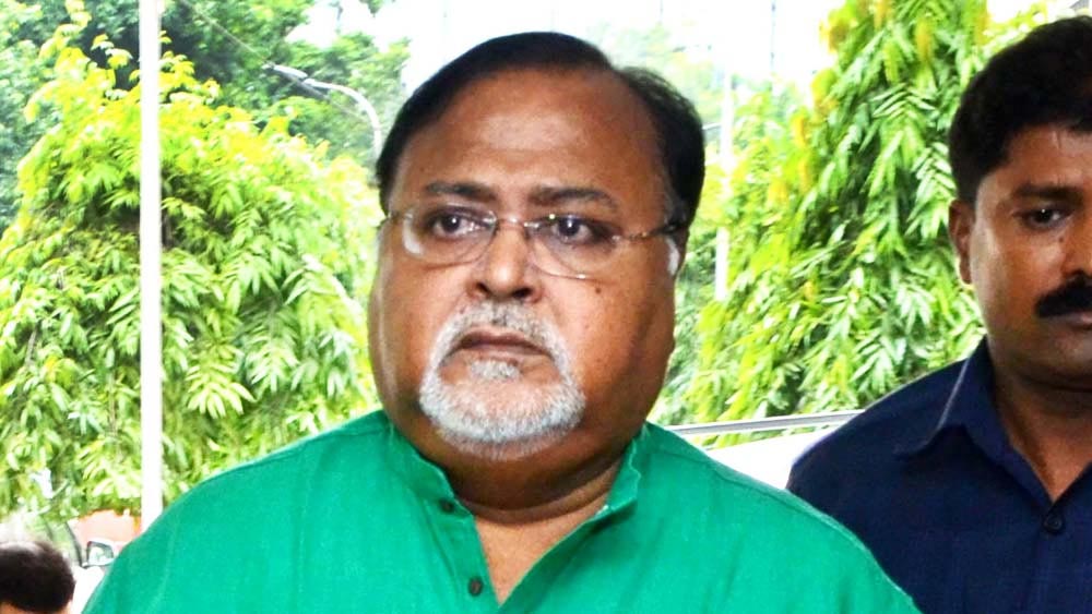 এর পর পরই রাজ্যের তৎকালীন শিক্ষামন্ত্রী পার্থ চট্টোপাধ্যায়ের নির্দেশে ৫ সদস্যের একটি নজরদারি ও তদারকি কমিটি তৈরি করা হয় (যদিও এই কমিটিকে বেআইনি বলেই জানিয়েছে উচ্চ আদালত)। 