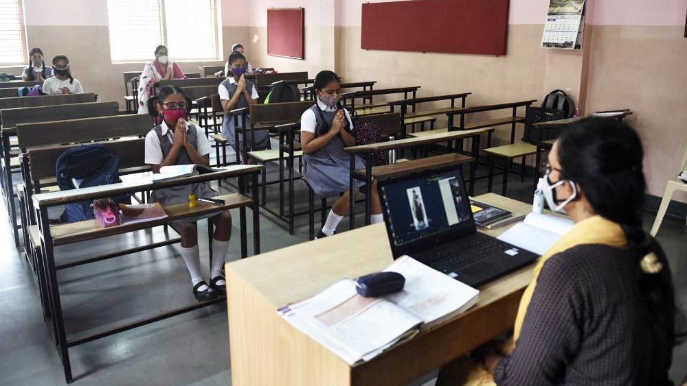 পরে অবশ্য গ্রুপ ডি নিয়ে দুর্নীতি হয়েছে কি না, তা নিয়ে রঞ্জিতকুমার বাগের নেতৃত্বে ‘বাগ কমিটি’ গঠন হয়। এই কমিটির মধ্যে ছিলেন মধ্যশিক্ষা পর্ষদ ডেপুটি সেক্রেটারি অ্যাডমিনিস্ট্রেশন ও এসএসসি-র এক আধিকারিক।