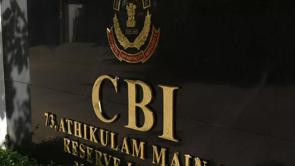 ঘটনাচক্রে, স্থগিত হয় নবম-দশম শ্রেণির শিক্ষক নিয়োগ নিয়ে চলা মামলাও। মামলা করেছিলেন নাসরিন খাতুন এবং সেতাব উদ্দীন। এই মামলায় ২৮ ফেব্রুয়ারিই সিবিআই তদন্তের নির্দেশ দিয়েছিল একক বেঞ্চ। ডিভিশন বেঞ্চে স্থগিত হয় ২ মার্চ।