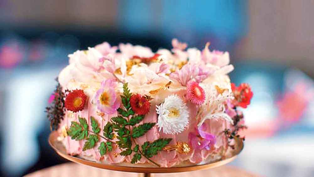 লোভনীয়: রোজ় ফালুদা কেক