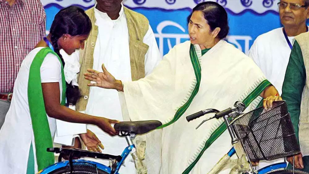 পশ্চিমবঙ্গ সরকারের এক আধিকারিক জানিয়েছেন, সাইকেলের সংখ্যা বাড়ার পিছনে ‘সবুজ সাথী’ প্রকল্পের প্রভাব রয়েছে।