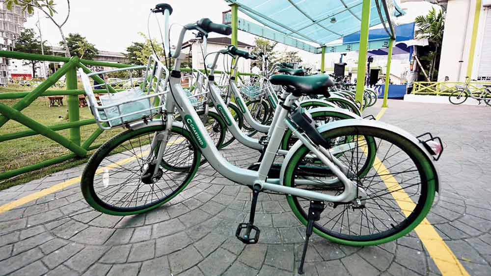 শুধু গ্রামেই নয়,কলকাতা শহরের বুকে সল্ট লেক এবং নিউ টাউন এলাকাতে আলাদা করে ‘বাইসাইকেল লেন’ তৈরি করা হয়েছে। পরিবেশ-বান্ধব শহর গড়তেই এই উদ্যোগ নেওয়া হয়েছে।