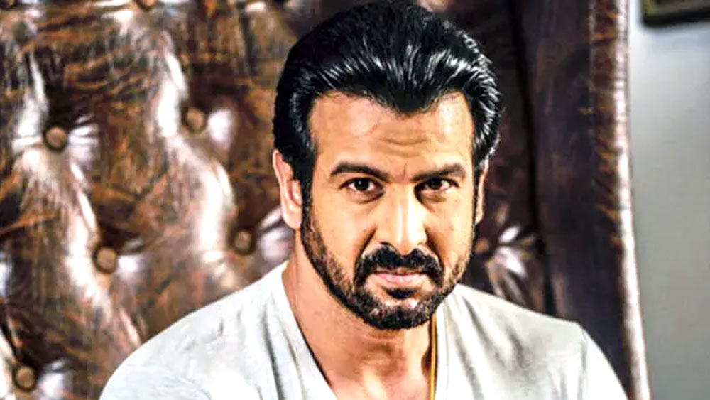 রণিতের ম্যানেজার ৪ লক্ষ টাকা দাবি করেন। তাই তাঁর সঙ্গে আর এ নিয়ে বার্তালাপ বিশেষ এগোয়নি।