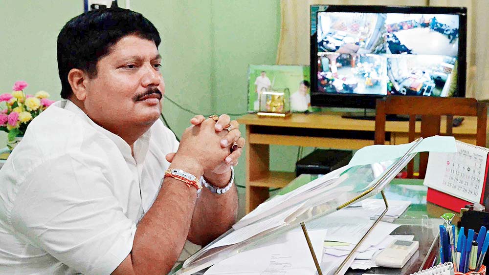 ২০১০ থেকে ২০১৯ সাল পর্যন্ত ন’বছর ভাটপাড়া পুরসভার চেয়ারম্যান ছিলেন এখনকার ব্যারাকপুরের সাংসদ। 