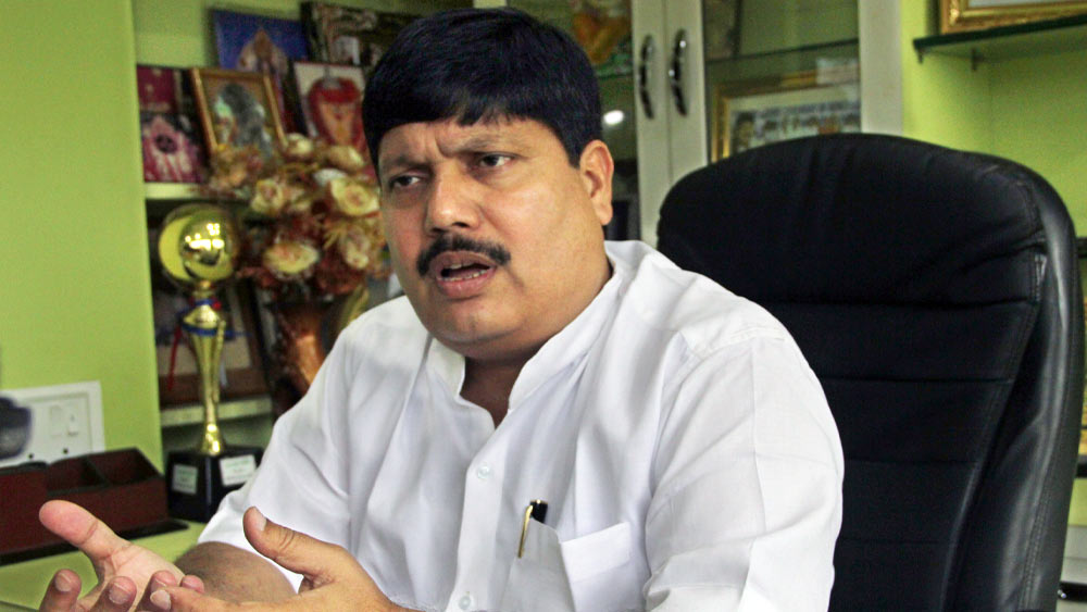 ২০১৯ সালে বিজেপির টিকিটে জয়ী হন অর্জুন। তৎকালীন প্রতিপক্ষ দীনেশ ত্রিবেদীকে হারিয়ে ব্যারাকপুরের সাংসদ হন তিনি। 