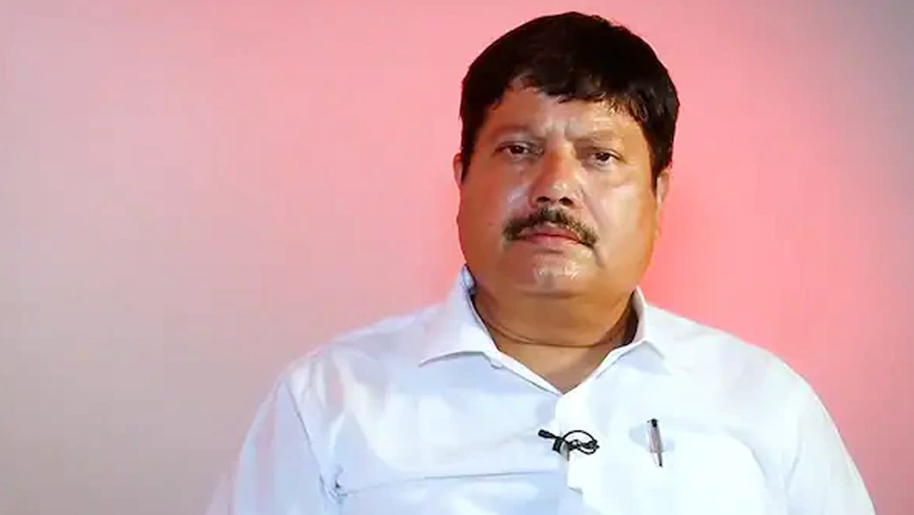 গত দু’মাস ধরে কেন্দ্রের পাটনীতি নিয়ে সরব হন বিজেপি সাংসদ। অর্জুনের নিশানায় কেন্দ্রীয় বস্ত্রমন্ত্রী। জানা যায়, ক্ষোভ সামলাতে গত সপ্তাহে বিজেপির সর্বভারতীয় সভাপতি জেপি নড্ডার সঙ্গেও তাঁর কথাও হয়। অবশ্য তাতেও বরফ গলেনি। 