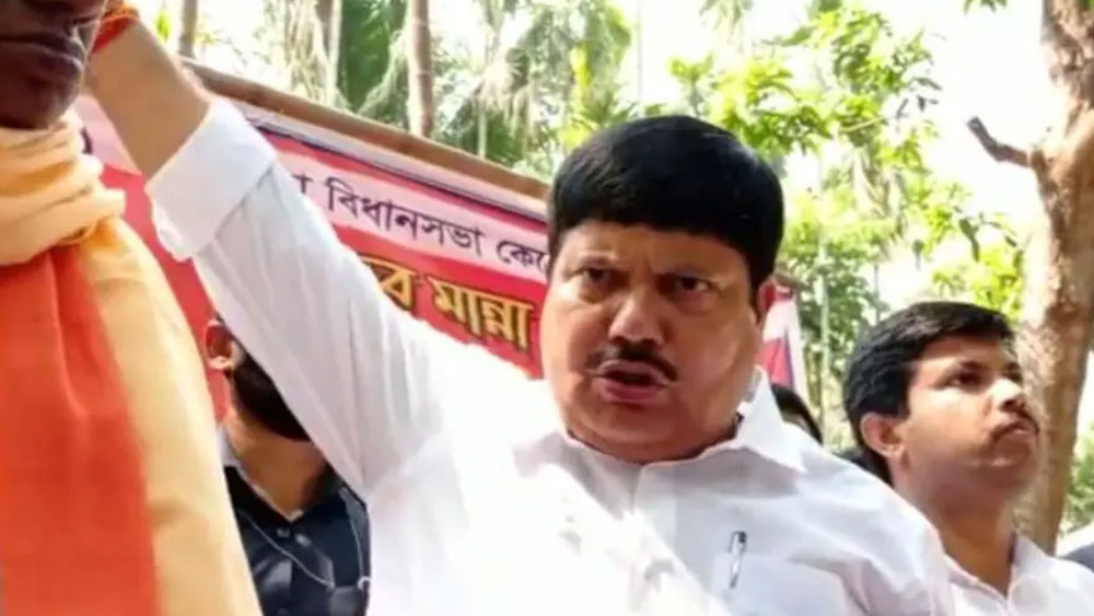 পাট শিল্পকে হাতিয়ার করে দলের বিরুদ্ধে বেশ কয়েক দিন আগে থেকে বেসুরো ছিলেন অর্জুন। ওই বিষয়টিকেই সামনে এনে তিনি বিজেপি ত্যাগ করলেন। 