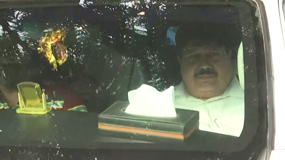 রবিবার সাংবাদিক বৈঠকে তৃণমূলে যাওয়ার ইঙ্গিত দেন অর্জুন। প্রশংসা করেন দলনেত্রী মমতা বন্দ্যোপাধ্যায়ের। সমালোচনা করেন বিজেপি নেতৃত্বের। 