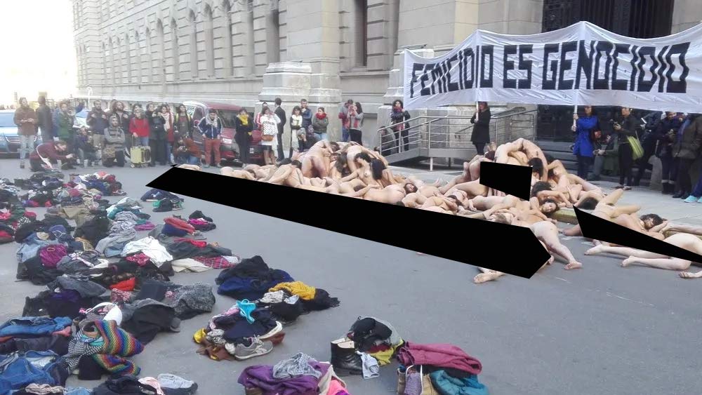 আর্জেন্টিনার বুয়েনাস আইরেসে মহিলাদের বিরুদ্ধ হিংসার প্রতিবাদে পোশাক খুলে পথে নেমেছিলেন শতাধিক মহিলা। 