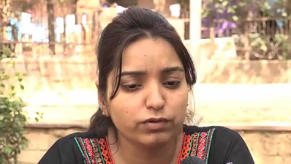 বাড়িতে যখন তাঁর বিয়ে দেওয়ার তোড়জোড় চলছে, প্রীতি স্থির করেন নিজের পায়ে না দাঁড়িয়ে সংসার তিনি কিছুতেই করবেন না। বাবা-মাকে সে কথা বলার সাহস অবশ্য ছিল না। নিয়েছিলেন অন্য পথ।