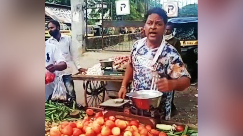 প্রতিভা থাকা সত্ত্বেও সোমসুন্দরম, কথিরের মতো অভিনেতাকে অতিমারির সময় সব্জি বিক্রি করতে হয়েছে, কেউ সামান্য দেড় হাজার টাকা রোজগারের জন্য বাড়ি থেকে বহু দূরে গিয়ে মঞ্চে ছোট অনুষ্ঠান করতে বাধ্য হচ্ছেন।