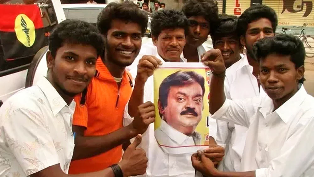 এই প্রসঙ্গে বিজয়কান্ত কুমারের ‘বডি-ডাবলের’ একটি ঘটনা প্রকাশ্যে আসে। অভিনেতা বিজয়কান্তের একটি রাজনৈতিক বৈঠকে আসতে দেরি হওয়ায় ওই বডি-ডাবলকে অনুরোধ করা হয় দর্শকদের মনোযোগ কাড়তে। সেখানে উপস্থিত দর্শকেরা সকলেই তাঁকে অভিনেতা ও রাজনীতিবিদ বিজয়কান্ত হিসাবে মেনে নিয়েই অভ্যর্থনা জানান। এই মুহূর্তটি তাঁর জীবনে গভীর ছাপ ফেলে।