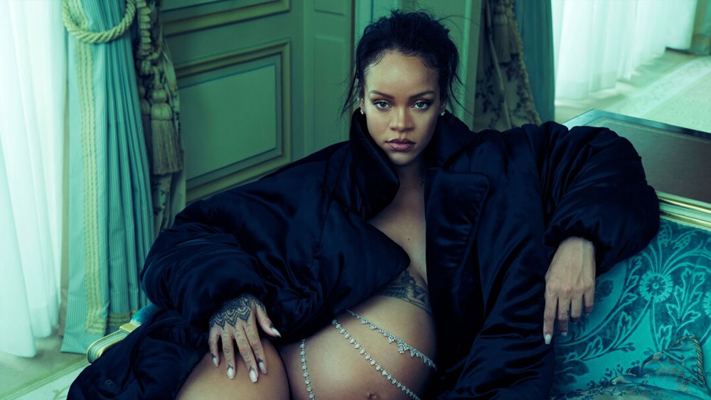 মা-বাবার সম্পত্তিকে হেসেখেলে টেক্কা দিয়েছে তাঁদের খুদে সন্তান। দেড় সপ্তাহেই তার নামের পাশে সব মিলিয়ে ১৭০ কোটি পাউন্ড বসে গিয়েছে। ভারতীয় মুদ্রায় যা প্রায় ১,১৬,৬৪,৯৪,৫৮,৮৪৪ টাকা। খেই হারিয়ে ফেলার মতো সংখ্যাগুলি গোনার বয়সে সে না পৌঁছলে কী হবে, এটাই নাকি সত্যি!