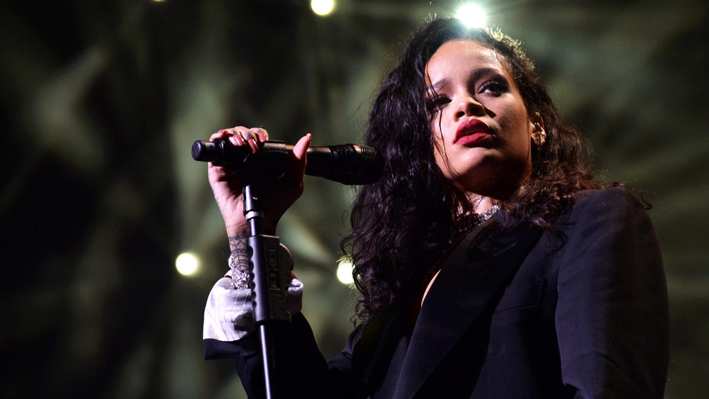 তবে বয়ফ্রেন্ডের থেকে রিহানা বেশ কয়েক গুণ বেশি সম্পত্তির মালকিন। চলতি বছর পর্যন্ত নাকি নিট ১৭০ কোটি ডলার কামিয়ে ফেলেছেন ৩৪ বছরের এই গায়িকা।