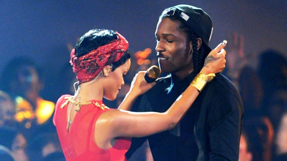 তারকা যুগলের মধ্যে ৩৩ বছরের এস্যাপের সম্পত্তি নাকি অনেক কম। মোটে এক কোটি ডলার! যদিও তাঁর নামের একটি অক্ষরে তিনি ডলার চিহ্ন জুড়ে রেখেছেন! 