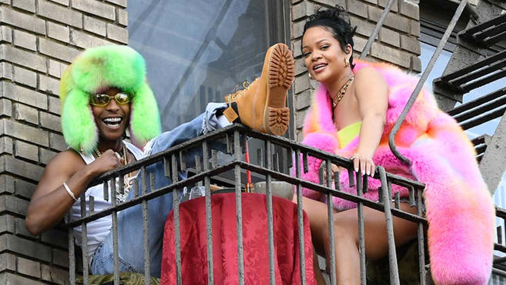 আমেরিকার সংবাদমাধ্যমে দাবি, ১৩ মে লস অ্যাঞ্জেলেসে ফুটফুটে পুত্রসন্তান জন্মেছে রিহানার। তবে তার নাম এখনও ঠিক করেননি তারকা যুগল।