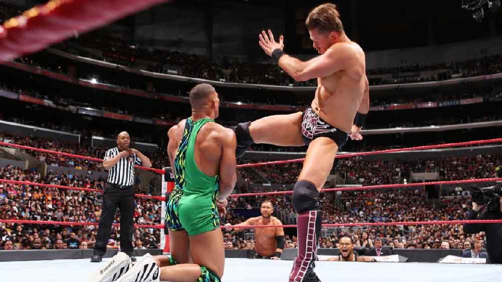 তবে সত্যি-মিথ্যে যা-ই হোক, টিভিতে ডব্লিউডব্লিউই চললে হাজার ব্যস্ততার মধ্যেও চোখ চলে যায় টিভির পর্দায়।