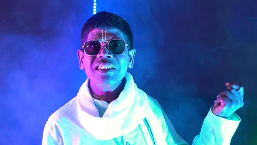 ৫৩ বছরেও এখনও তিনি যথেষ্ট সুস্থ-সচল।